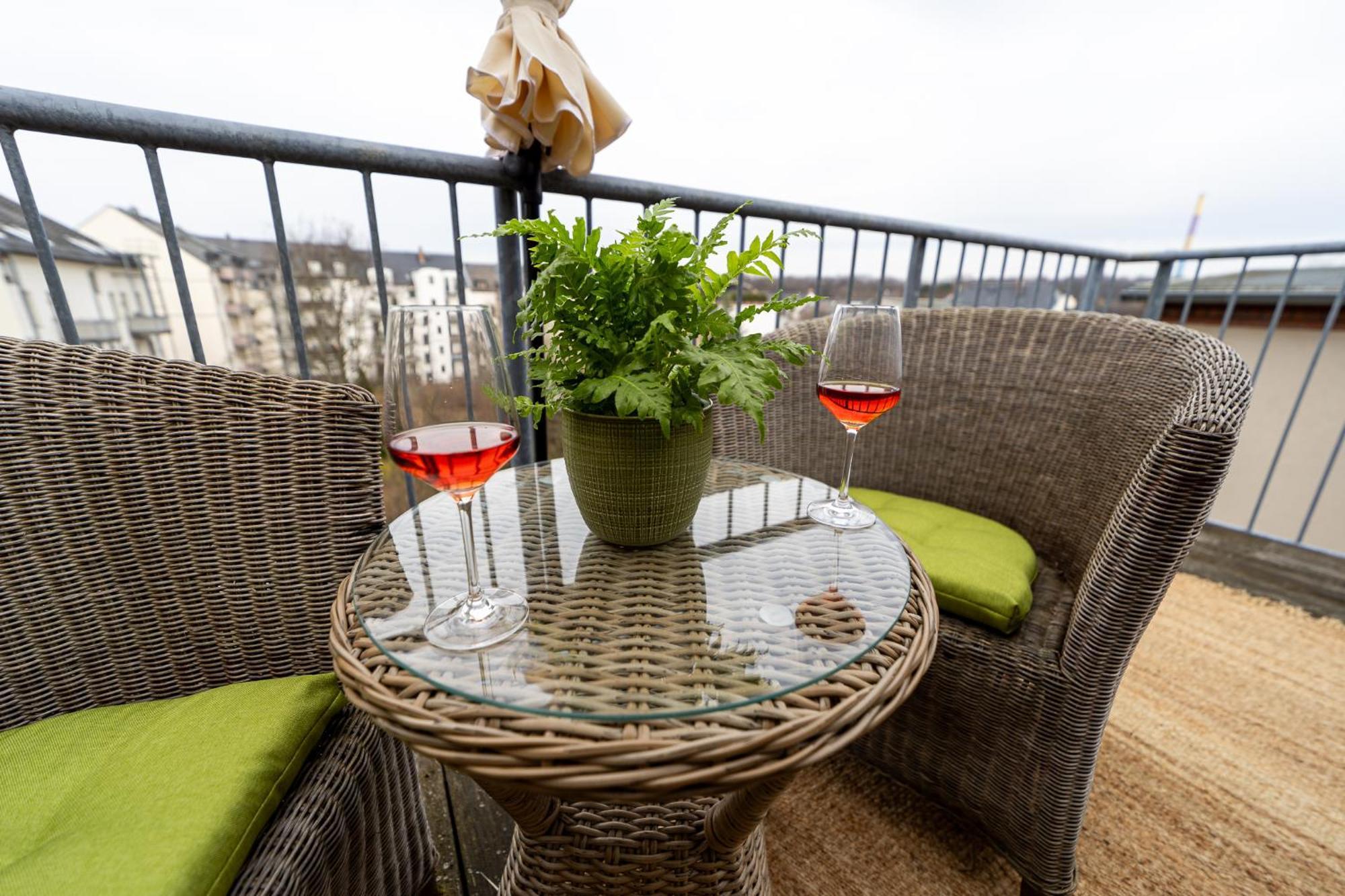 Schlossberg-Domizil Mit Weitblick - Arbeitsplatz, Balkon, Netflix, Badewanne & Yogamatte ケムニッツ エクステリア 写真
